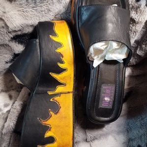 Vintage Hot Topic Flame platform slides sz8